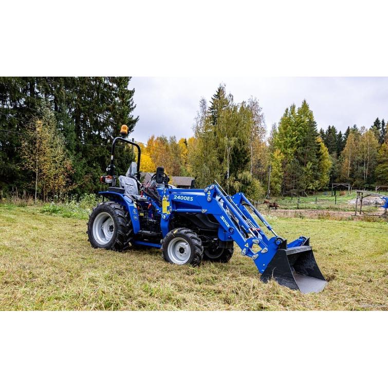 20 4wd 6+2 sininen pientraktori etukuormaajalla ja sorakauhalla