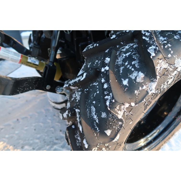 26 9+9 XL 4wd musta pientraktori etukuormaajalla, sorakauhalla ja lumilingolla