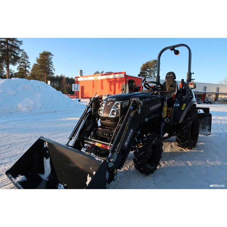 26 9+9 XL 4wd musta pientraktori etukuormaajalla, sorakauhalla ja lumilingolla