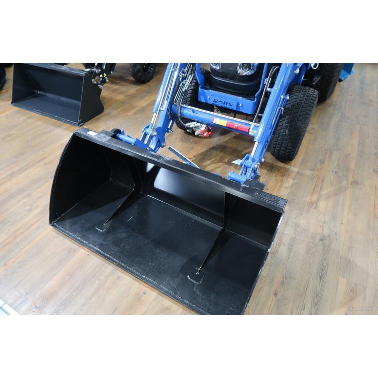 Solis 26 HST 4wd sininen pientraktori etukuormaajalla, lumikauhalla ja lingolla