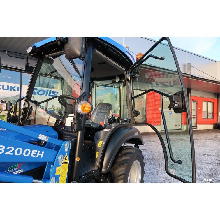 Solis 26 HST hytillä 4wd sininen pientraktori etukuormaajalla ja sorakauhalla