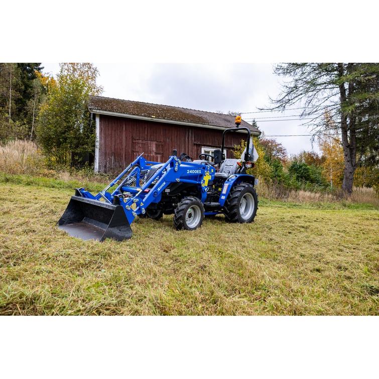 Solis 20 4wd 6+2 sininen pientraktori etukuormaajalla ja sorakauhalla sek&auml; Calix l&auml;mmittimell&auml;