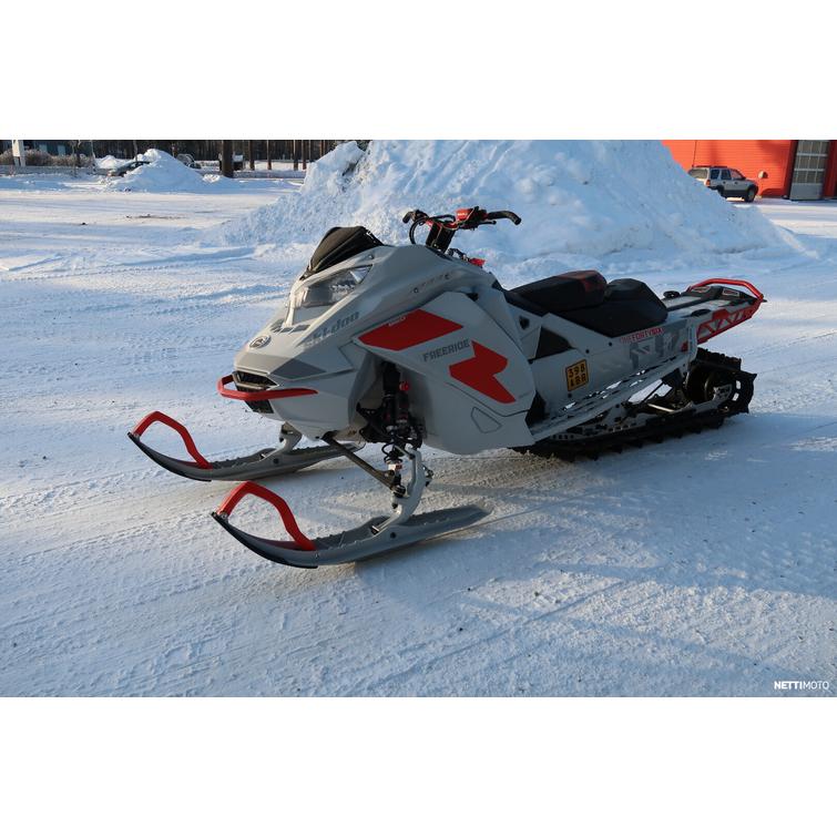 Freeride Moottorikelkka