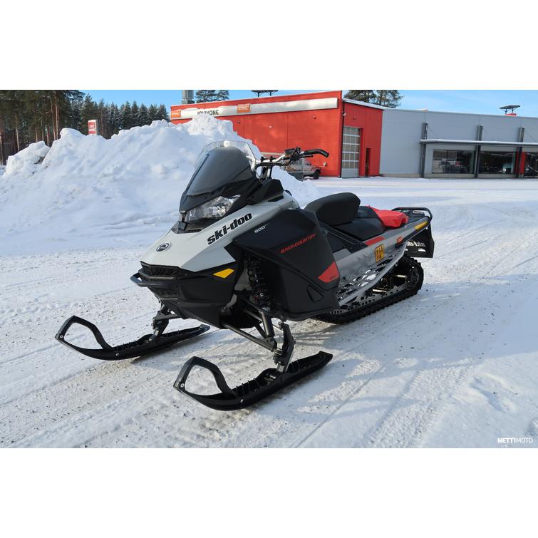 Backcountry Moottorikelkka