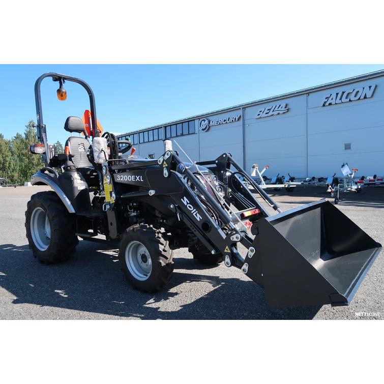 Solis 26 9+9 XL 4wd musta pientraktori etukuormaajalla ja sorakauhalla