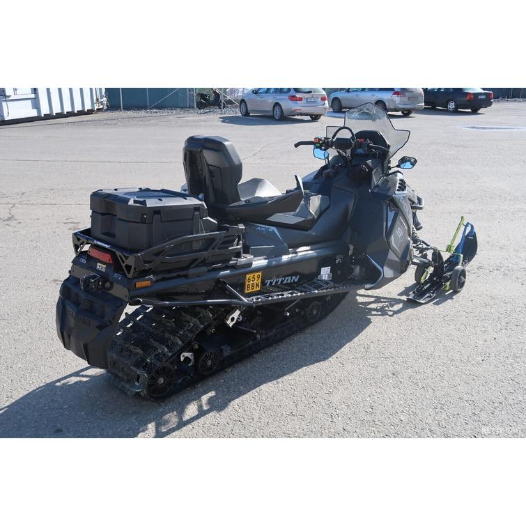 Titan Moottorikelkka