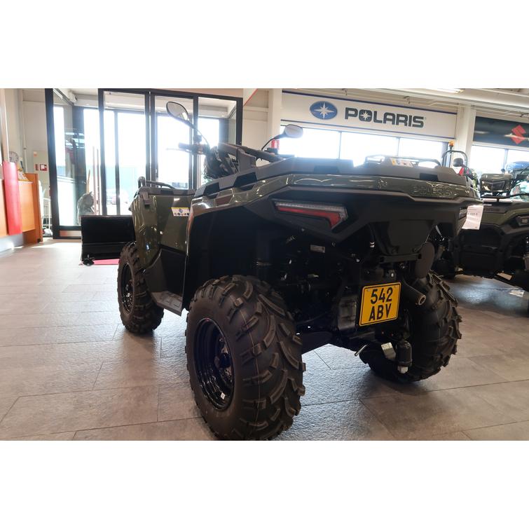Polaris Sportsman 2026 traktorimönkijä 570 EPS Sage Green lumilevyllä, sähkökäännöllä ja vinssillä