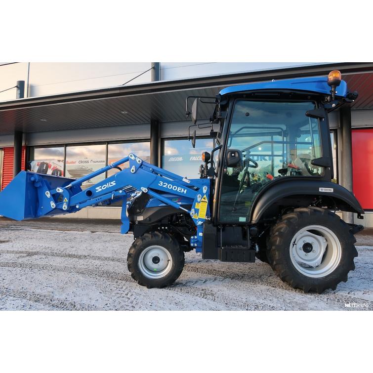 Solis 26 HST hytillä 4wd sininen pientraktori etukuormaajalla ja sorakauhalla