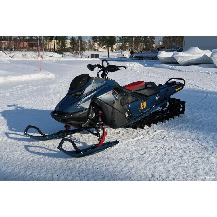 Summit Moottorikelkka