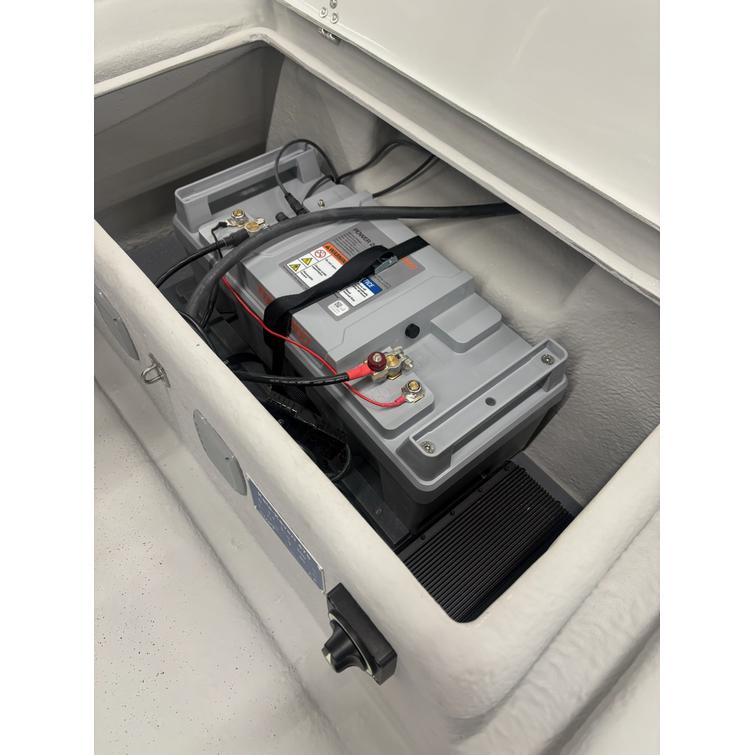 eSUVI 475 R 2026 uusi vene ja Torqeedo Cruise 2.0 akkuper&auml;moottori