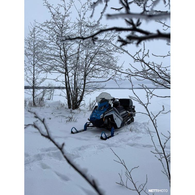 Titan Moottorikelkka