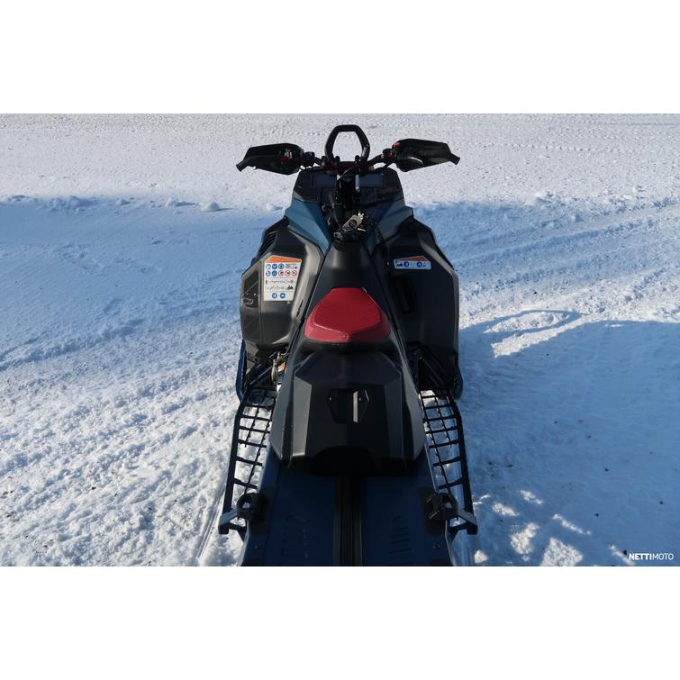 Summit Moottorikelkka