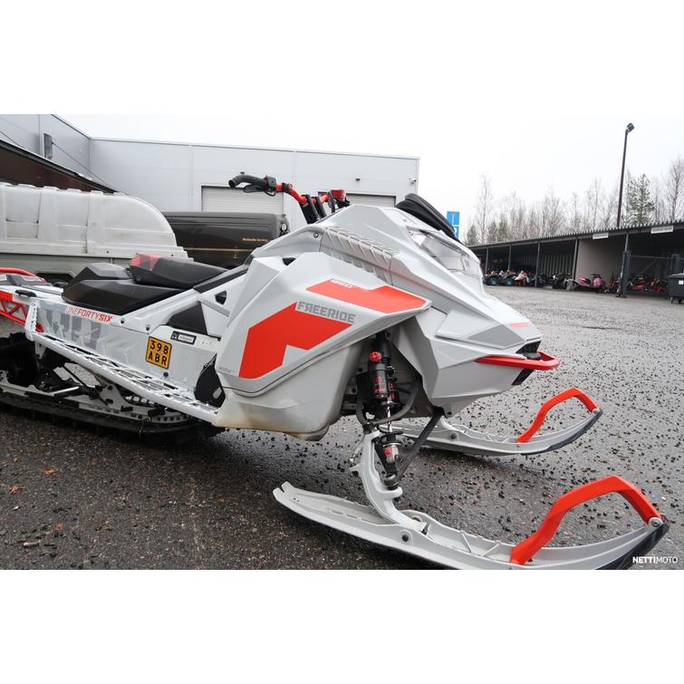 Freeride Moottorikelkka