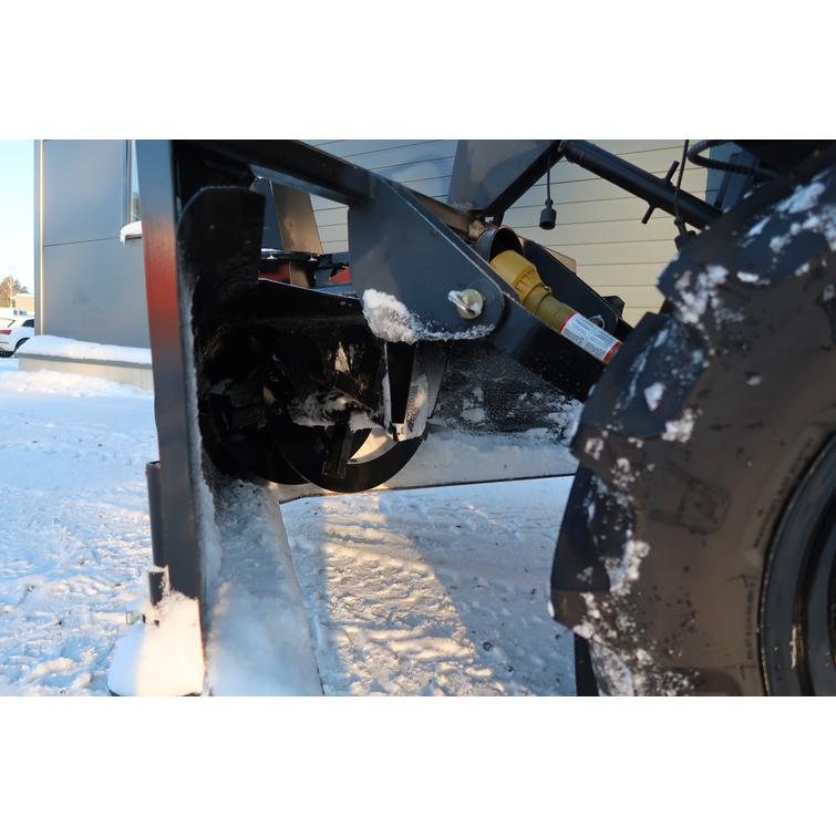 Solis 26 9+9 XL 4wd musta pientraktori etukuormaajalla ja sorakauhalla sekä KOVA lumilingolla