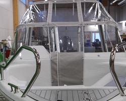 Suvi 45 Duo Windshield between the pulpits