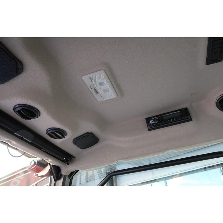 Solis 26 HST hytill&auml; 4wd sininen pientraktori etukuormaajalla ja sorakauhalla