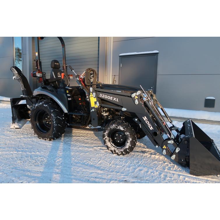 Solis 26 9+9 XL 4wd musta pientraktori etukuormaajalla ja sorakauhalla sekä KOVA lumilingolla