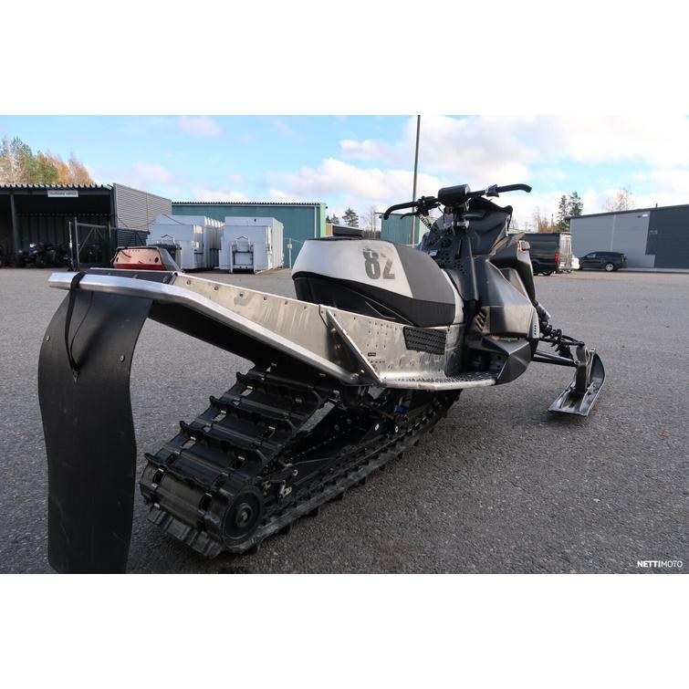 600 R Moottorikelkka