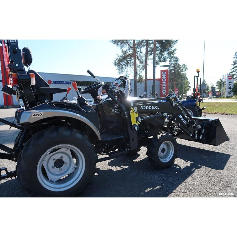 Solis 26 9+9 XL 4wd musta pientraktori etukuormaajalla ja sorakauhalla