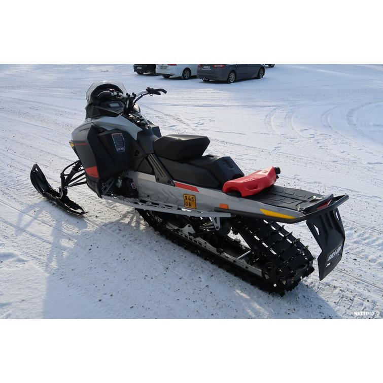 Backcountry Moottorikelkka