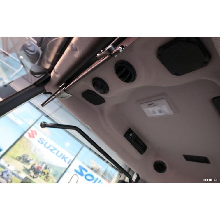 Solis 26 HST hytill&auml; 4wd sininen pientraktori etukuormaajalla ja sorakauhalla