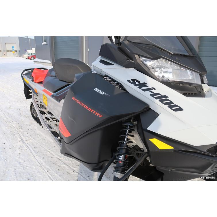 Backcountry Moottorikelkka