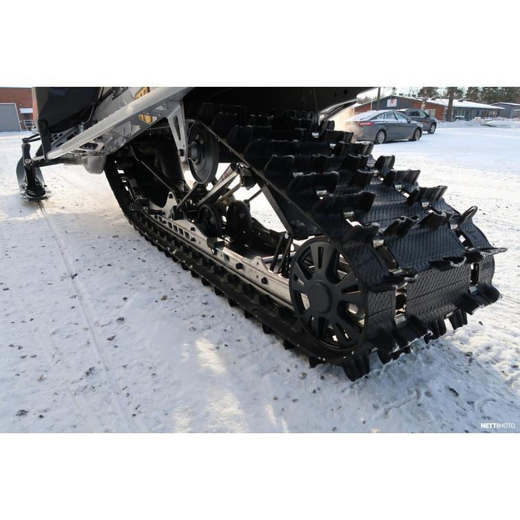 Backcountry Moottorikelkka