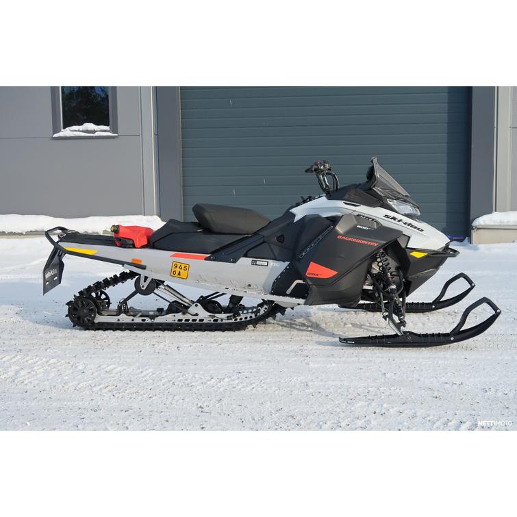 Backcountry Moottorikelkka