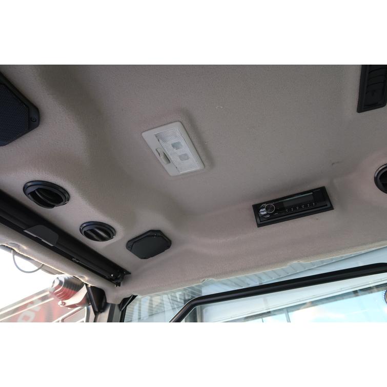 Solis 26 HST ohjaamolla 4wd sininen pientraktori etukuormaajalla ja sorakauhalla sekä moottorilämmittimellä