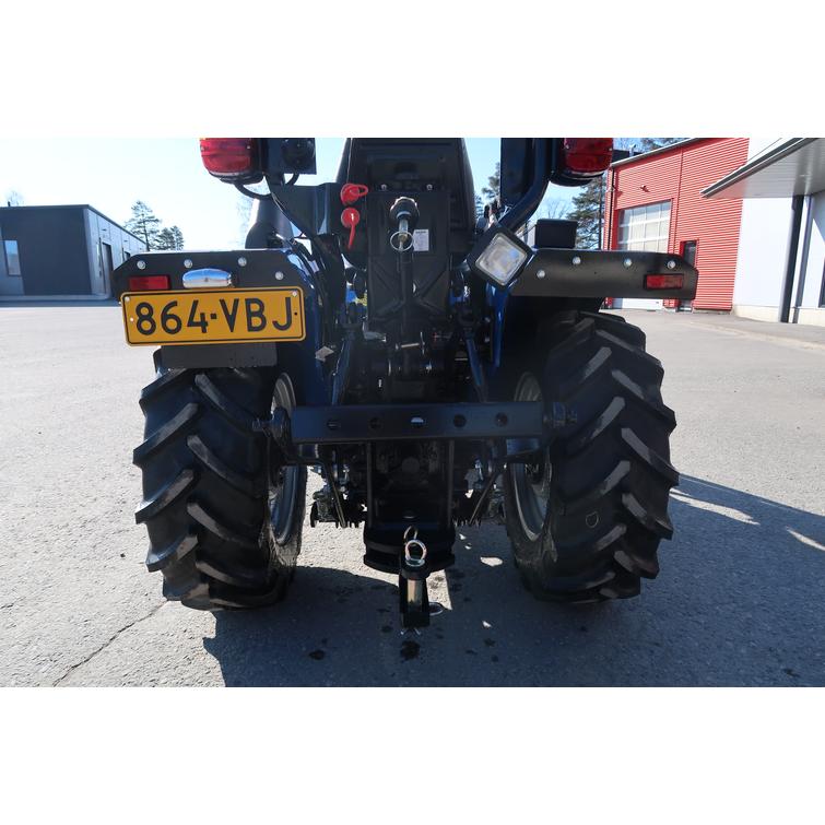 Solis 20 4wd 6+2 sininen pientraktori etukuormaajalla ja sorakauhalla sek&auml; Calix l&auml;mmittimell&auml;