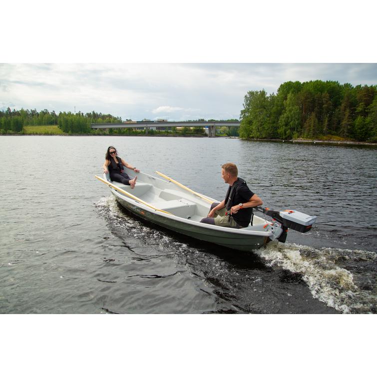 eSuvi 495 2026 + Torqeedo Travel sähkoperämoottorilla