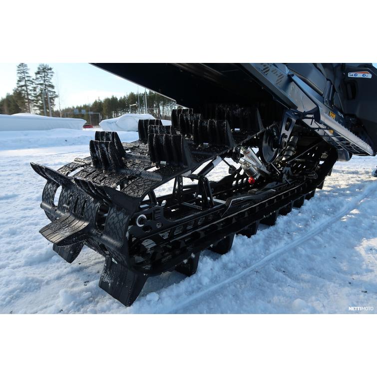 Summit Moottorikelkka