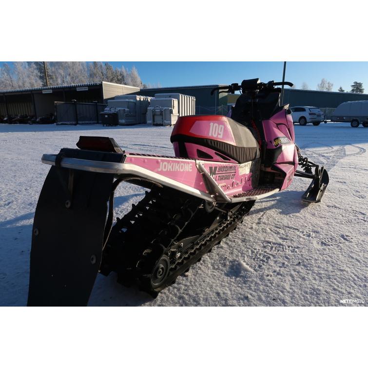 600 R Moottorikelkka