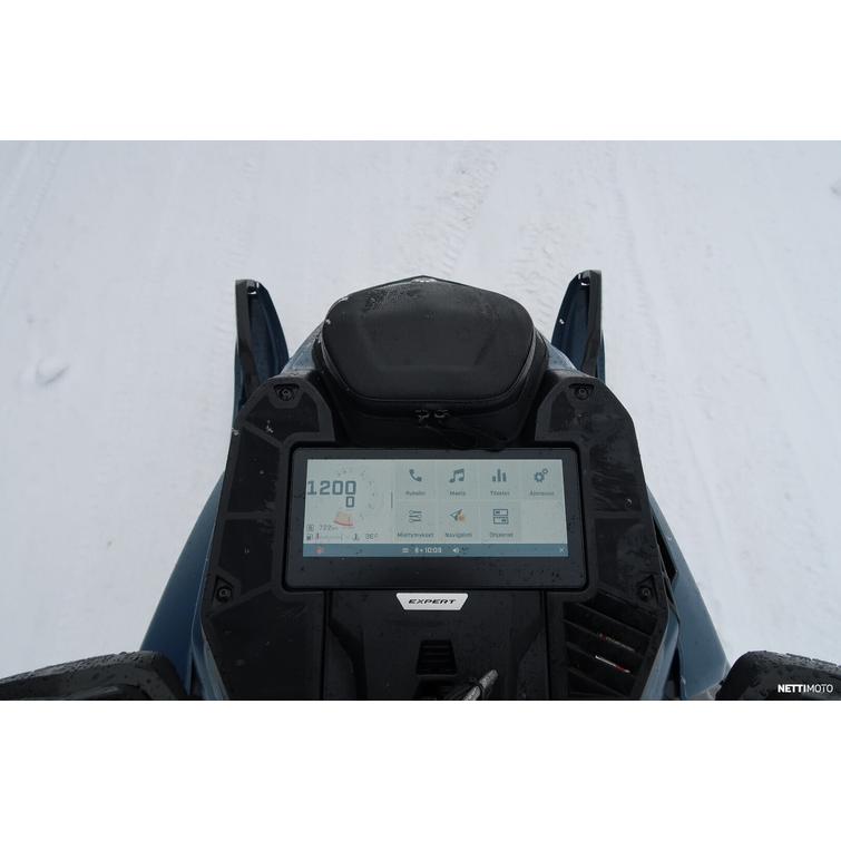 Summit Moottorikelkka