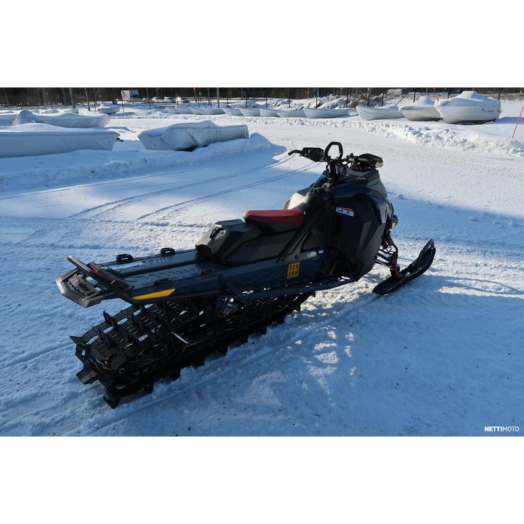 Summit Moottorikelkka