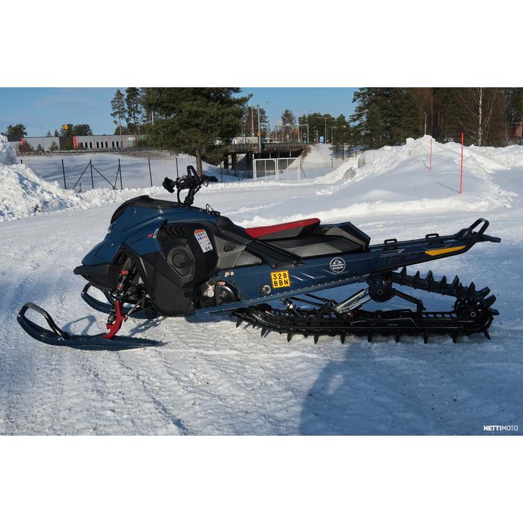 Summit Moottorikelkka