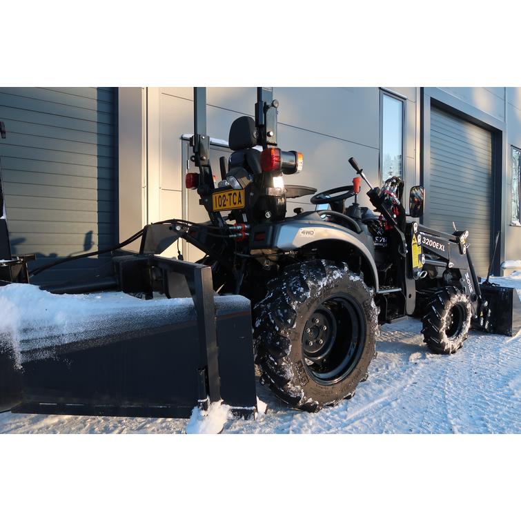 Solis 26 9+9 XL 4wd musta pientraktori etukuormaajalla ja sorakauhalla sekä KOVA lumilingolla