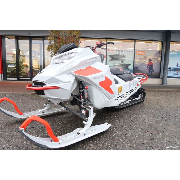 Freeride Moottorikelkka