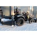 Solis 26 9+9 XL 4wd musta pientraktori etukuormaajalla ja sorakauhalla sekä KOVA lumilingolla