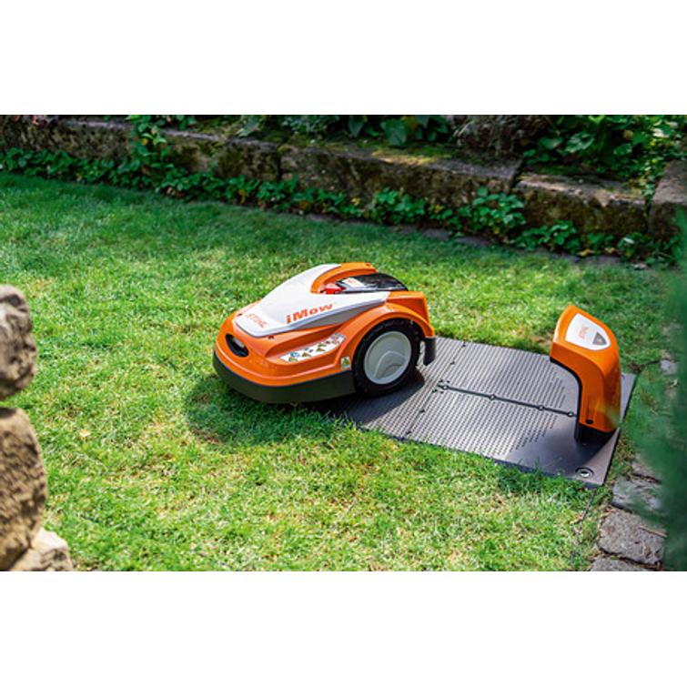 RMI 422 PC &Auml;lyk&auml;s robottiruohonleikkuri iMOW&reg;-sovelluksella