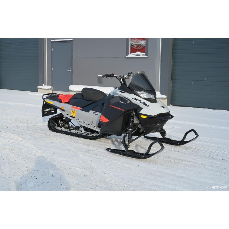 Backcountry Moottorikelkka