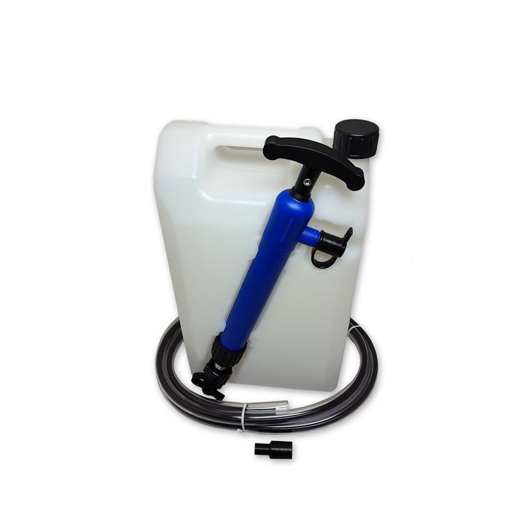 Kannettava &ouml;ljynvaihtosetti, 6L kanisteri imupumpulla. 2,4m kirkas letku + 2 x 1,2m musta letku. Pakettiin sis&auml;ltyy adapteri ja tulpat