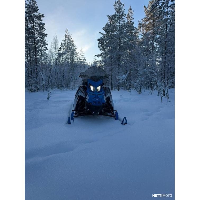 Titan Moottorikelkka