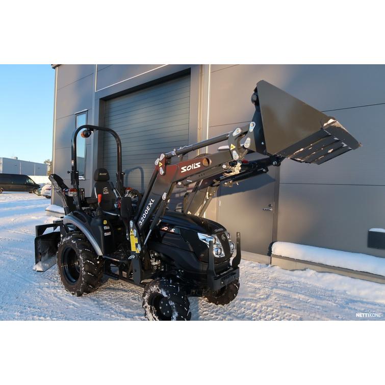 26 9+9 XL 4wd musta pientraktori etukuormaajalla, sorakauhalla ja lumilingolla