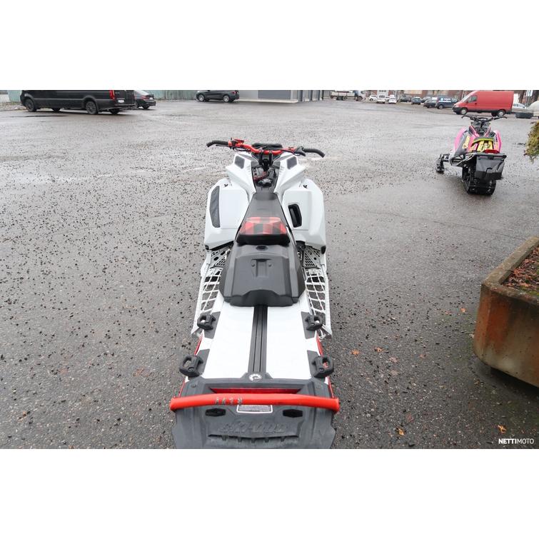 Freeride Moottorikelkka