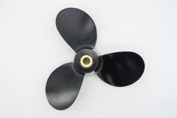 Potkuri Suzuki 7-1/2 x 7 DF4/5/6 2004 ja nuoremmat, 10 lovinen, alumiinia, musta