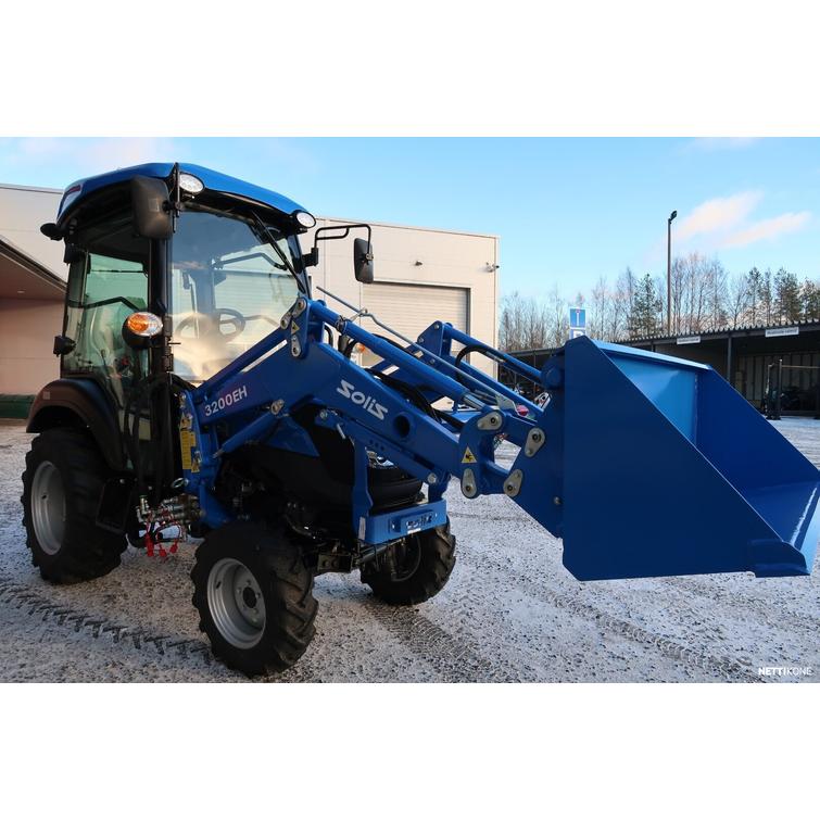 Solis 26 HST hytillä 4wd sininen pientraktori etukuormaajalla ja sorakauhalla