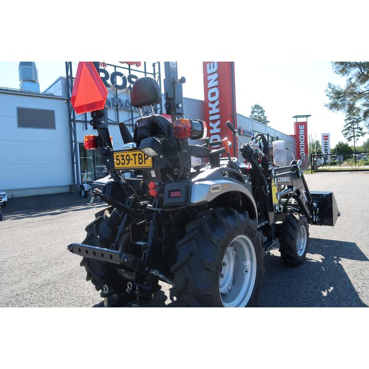 Solis 26 9+9 XL 4wd musta pientraktori etukuormaajalla ja sorakauhalla
