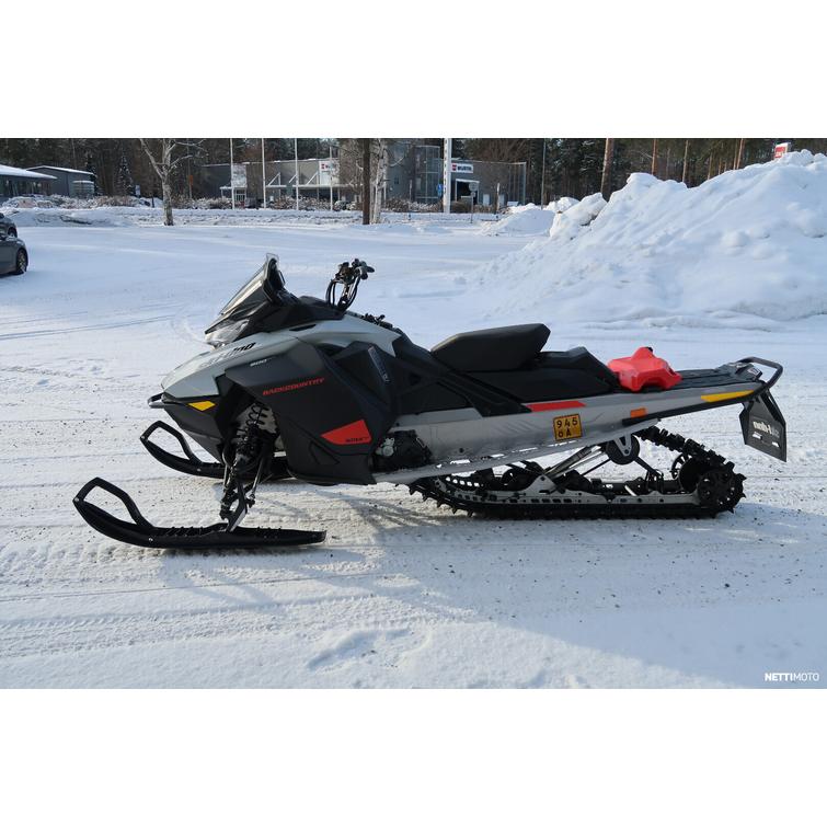 Backcountry Moottorikelkka