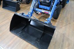 Solis 26 HST 4wd sininen pientraktori etukuormaajalla, lumikauhalla ja lingolla